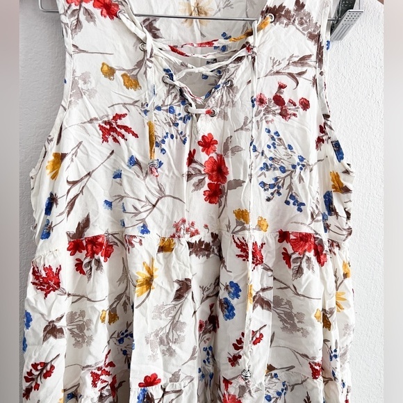 Entro Sleeveless Floral Dress - Picture 2 of 6